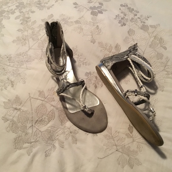 Very Volatile los Angela’s Sandals - Picture 7 of 8